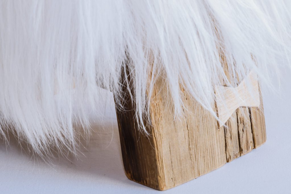 Tabouret bois et peau modèle "Kids" - Blanc - Détail pied