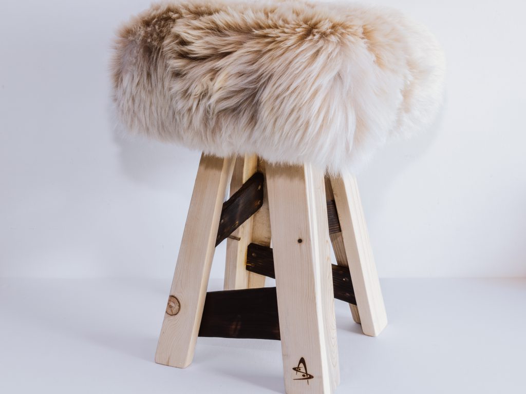 Tabouret bois et peau modèle "Classic" - Beige