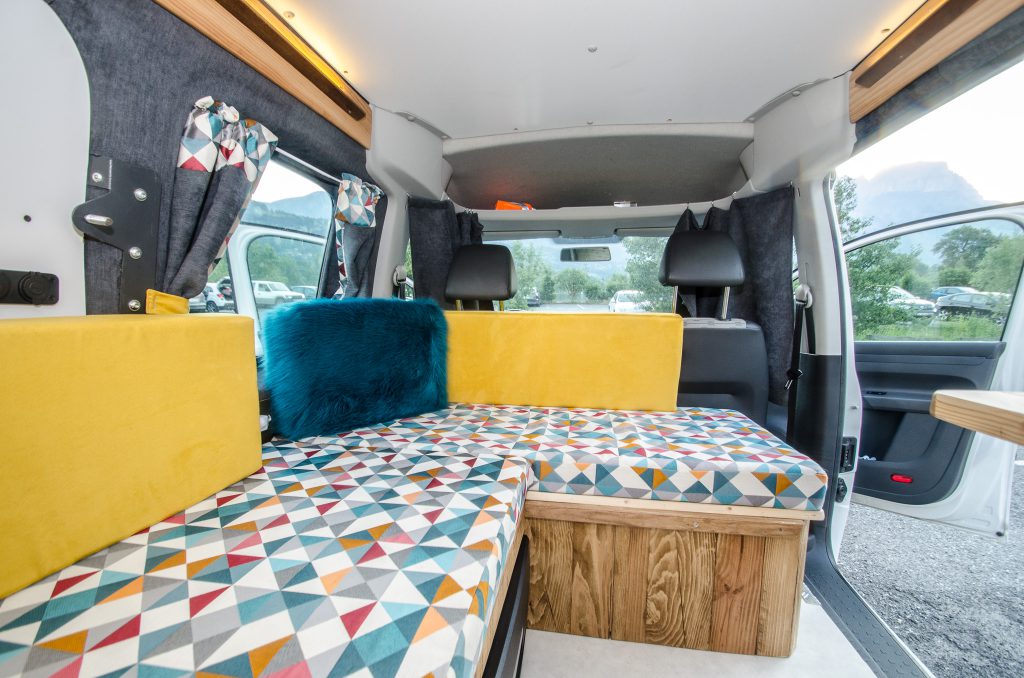 maxi-caddy-aménagé-banquette-salon