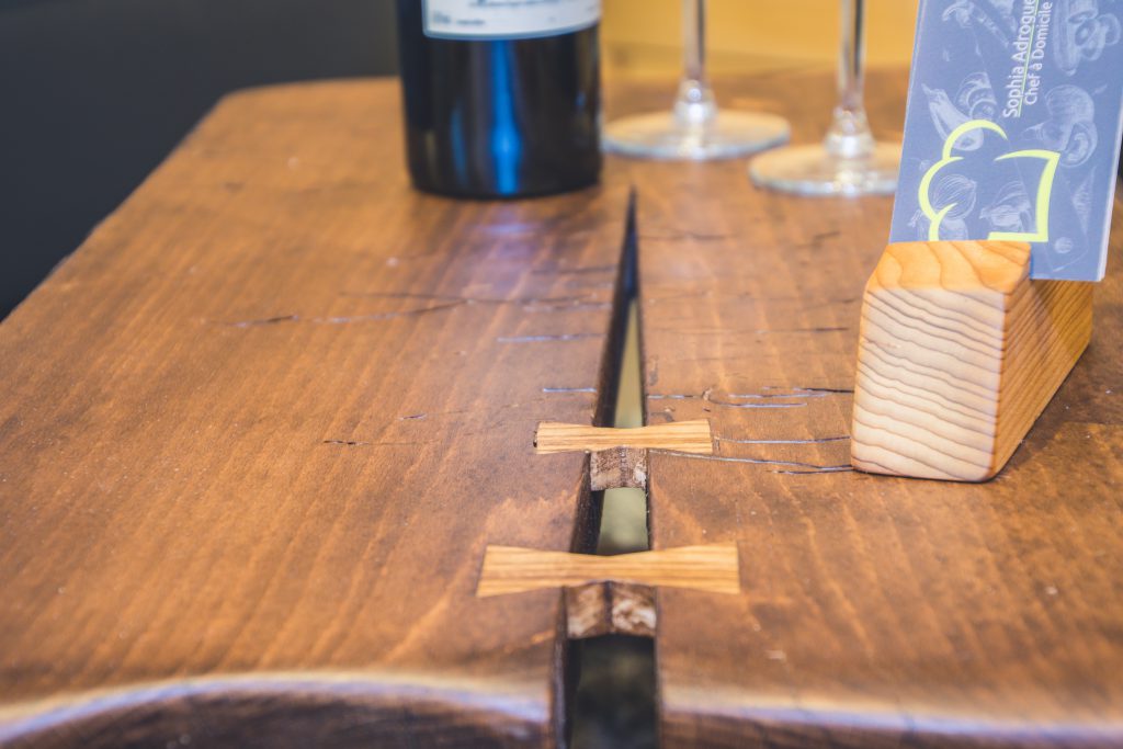 Table basse en bois de hêtre - Détail nœuds