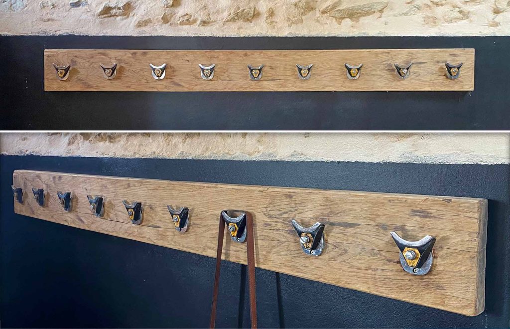 Porte-manteaux réalisé en chêne avec accroche de ski